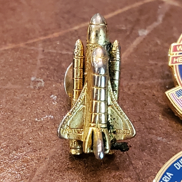 NASA Space Shuttle Mission Pins - Picture 6 of 12